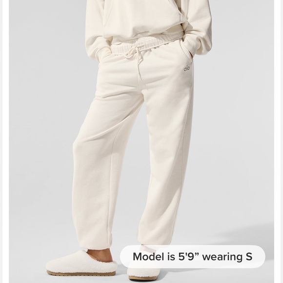 ALO Yoga Ivory Accolade Sweatpant - Picture 5 of 5